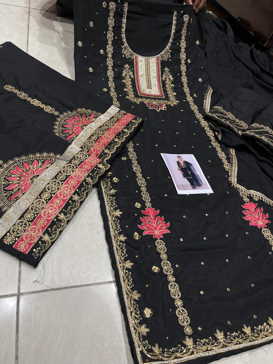 Daily wear ethnic suit with soft detailing from Meethi Si Muskaan